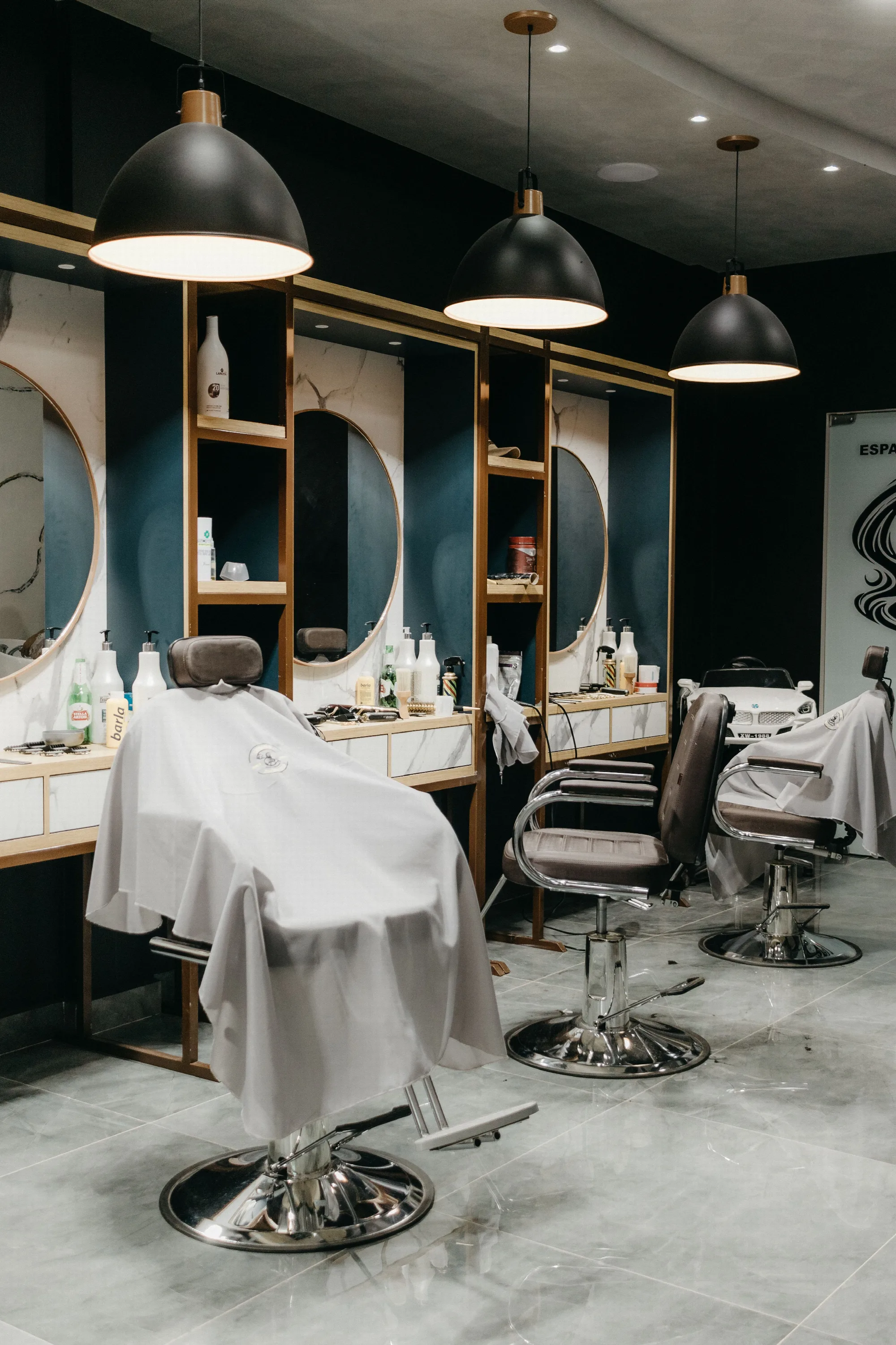Het interieur van Salon Nova aan de Langestraat